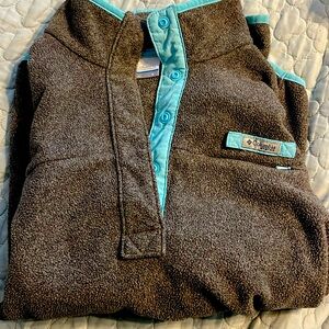 Women’s size small Columbia pullover.